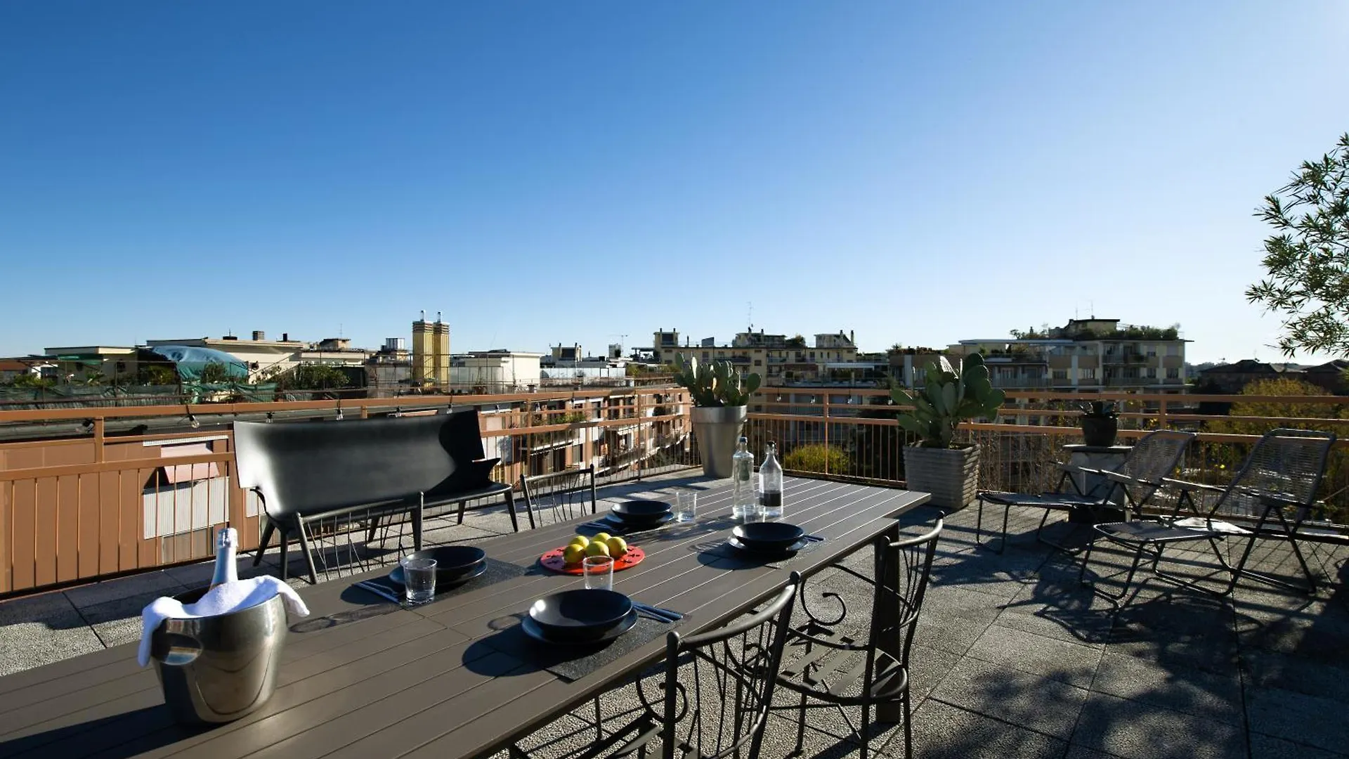 Apartment La Terrazza Vista Duomo, Piscina E Campi Da Tennis Milan