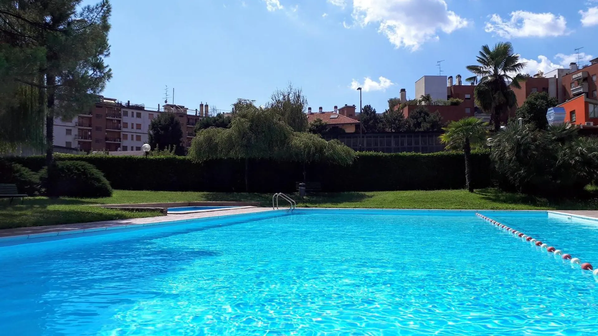 Apartment La Terrazza Vista Duomo, Piscina E Campi Da Tennis Milan